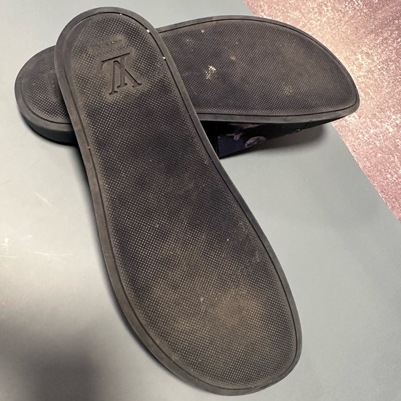 Louis Vuitton Waterfront Mule - Picture 2 of 4